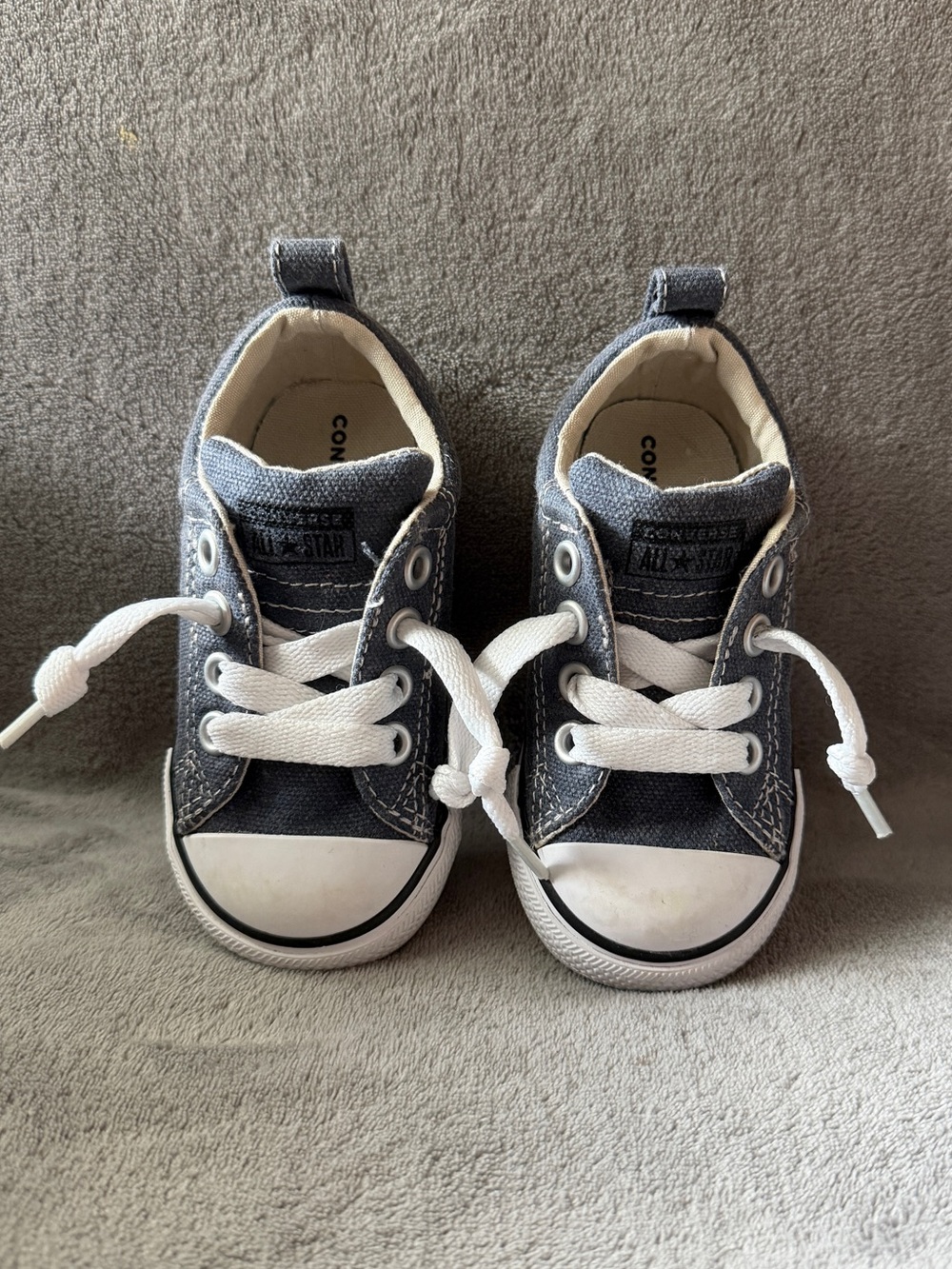 Converse Kids Navy Blue and White Low-Top Sneakers